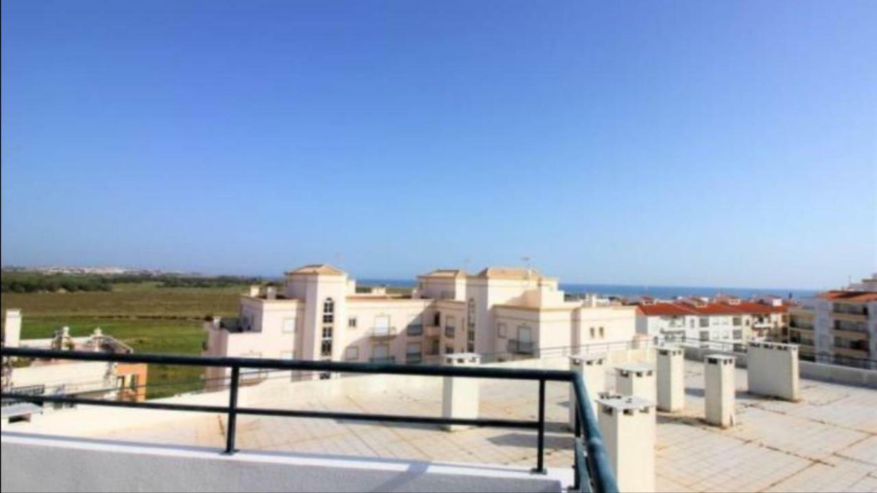Quiet Apartment Overlooking The Swimming Pool アルマカオ・デ・ペラ エクステリア 写真