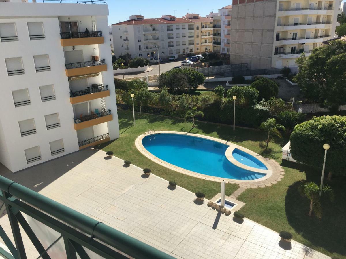 Quiet Apartment Overlooking The Swimming Pool アルマカオ・デ・ペラ エクステリア 写真